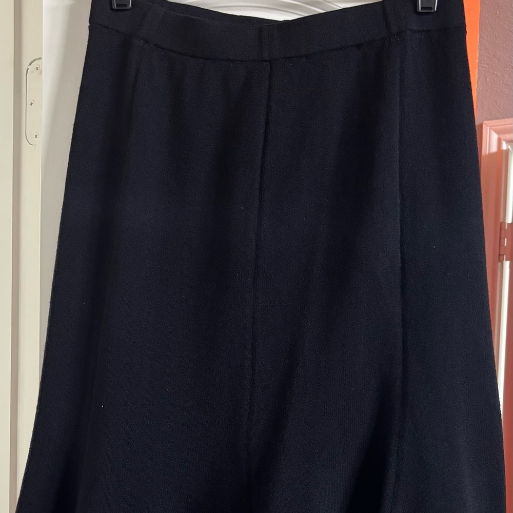 St. John Collection Elegant Black Midi Skirt